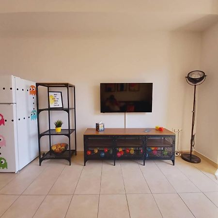 Апартаменты Popart -Spacious 3Rdfl 1Bdr W/Balcony/View Афины Экстерьер фото